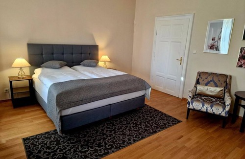 Burgau Bed & Breakfast | Executive Suite, Gartenseitig - Palais Kneissl