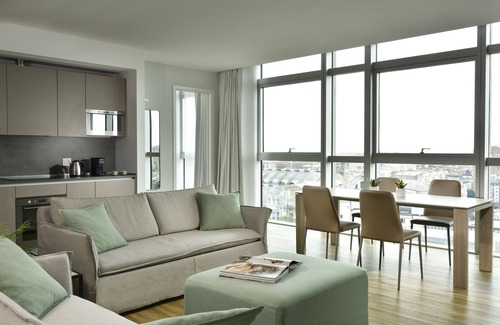 Centro Direzionale Apartment | Executive three-room apartment with city view - Torre Galfa | ONE Experience