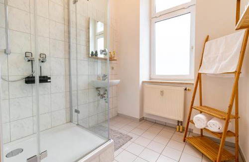 Chemnitz Apartment | Exklusive Wohnung mit Kingsize-Bett I 75qm I am See I Waschmaschine I Streaming I gratis Kaffee & Teeangebot