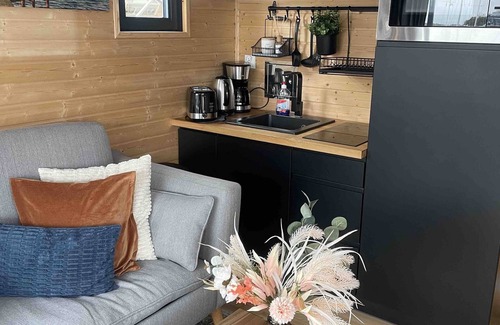 Herrenwyk Boat Rental | Exklusives Hausboot Ahoy Masal mit Großer Sonnenterasse auf der Trave