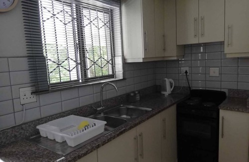 Kingsborough Apartment | Exotic cool Bluebird Guest apartment- 5 min to beach