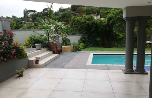 Kingsborough Apartment | Exotic cool Bluebird Guest apartment- 5 min to beach