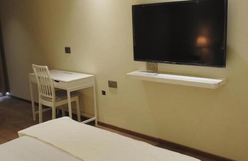 DLF Phase 5 House | Exotica Avenue Apartment