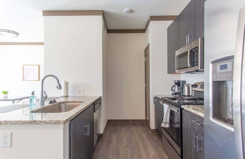 Middletown Apartment | Expansive 1-Bedroom Suite | Pool, Parking & Gym