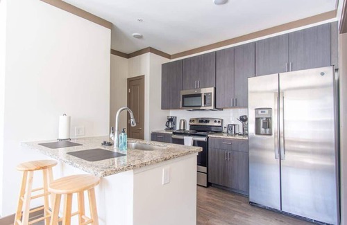 Middletown Apartment | Expansive 1-Bedroom Suite | Pool, Parking & Gym