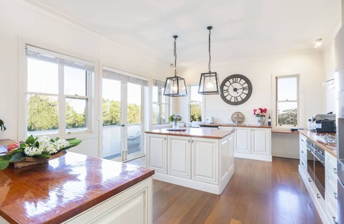 Kangaloon House | Expansive Hamptons home on acreage, with pool, spa, gym, tennis court & views.