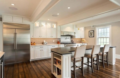 Creamery House | Expansive Modern Farm House On 8 Park-Like Acres