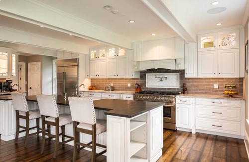 Creamery House | Expansive Modern Farm House On 8 Park-Like Acres