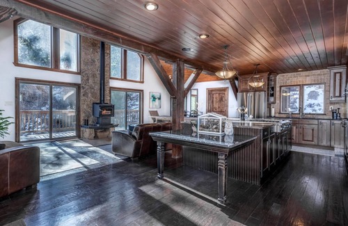 Idaho Springs House | Expansive Mountain Retreat: Secluded Yet Accessible — Steam Shower, Tubs, Nature