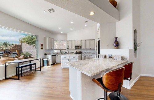 Catalina Shadows Estates House | Expansive mountain views! Spacious retreat near Catalina State Park!