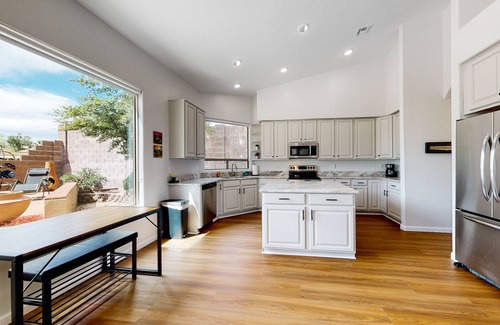 Catalina Shadows Estates House | Expansive mountain views! Spacious retreat near Catalina State Park!