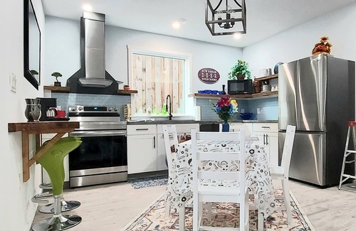 Grande Prairie House | Experience a Hidden Gem! Stylish 2 Bed 2 Bath - All-Inclusive Luxury ⚡️♣️