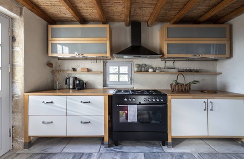 Lefktro Villa | Experience Awarded Architecture and Heritage at Casa Antica