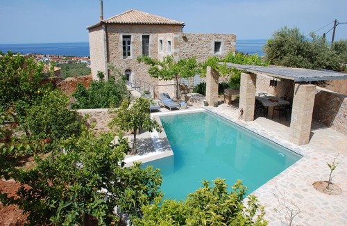 Lefktro Villa | Experience Awarded Architecture and Heritage at Casa Antica
