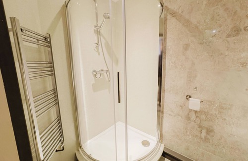 Birchington Hotel | Experience boutique comfort above The Powell pub in Birchington. Stylish en-suite rooms, luxury touches, and a vibrant pub below—perfect for business, couples, or families. Book your coastal escape today!
