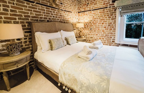 Birchington Hotel | Experience boutique comfort above The Powell pub in Birchington. Stylish en-suite rooms, luxury touches, and a vibrant pub below—perfect for business, couples, or families. Book your coastal escape today!
