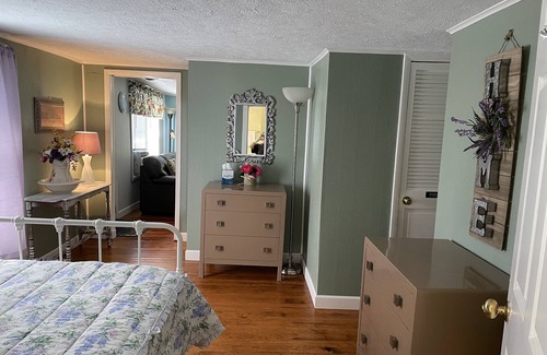 Vincent House | Experience Country Living at Hilltop Haven Vacation Home Rental. Pet free home.