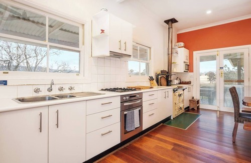 Meroo House | Experience Country Mudgee at Lone Pine Farmhouse