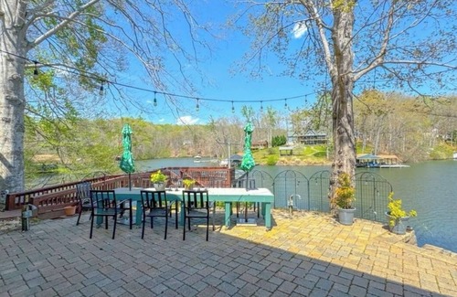 Westlake Corner House | Experience lake life at our lakeside retreat near Smith Mountain Lake VA
