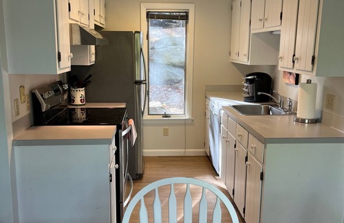 Grantham Condo | Experience lake life! Beautiful, light-filled Grantham condo near Lake Sunapee