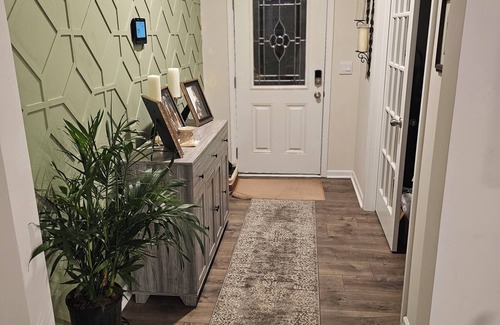 Carthage House | "Experience Luxury at our 5-bdrm getaway. Just a 15 Minute Drive to the Greens"