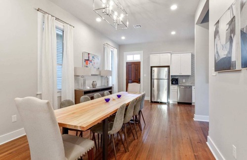 Faubourg Delassize Apartment | Experience New Orleans! 5Bd Rooms 3.5 Bathrooms, Centrally Located