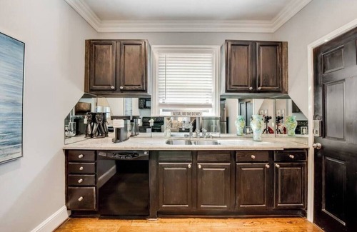 Old East Dallas Condo | Experience refined Dallas living in our luxurious 1-bedroom retreat on historic Swiss Avenue. Perfect for executives, couples, or solo travelers seeking both style and comfort, this spa-like suite offers high-speed Wi-Fi, secure gated parking, and a