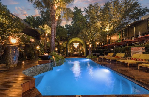 Old East Dallas Condo | Experience refined Dallas living in our luxurious 1-bedroom retreat on historic Swiss Avenue. Perfect for executives, couples, or solo travelers seeking both style and comfort, this spa-like suite offers high-speed Wi-Fi, secure gated parking, and a