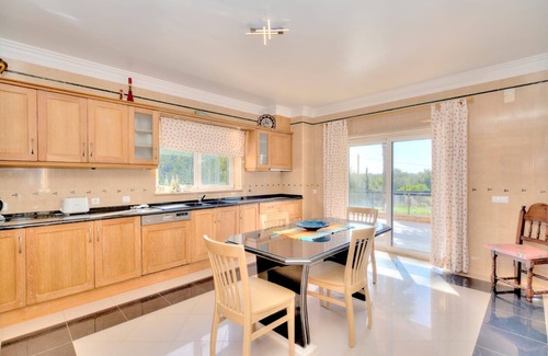 Silves Villa | Experience relaxation and beauty in a stunning Algarve villa.