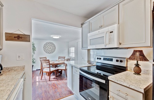 Parker Ridge House | Experience Serene Living: Charming 3/1 Home Walk to New Public Golf Course WPB!"