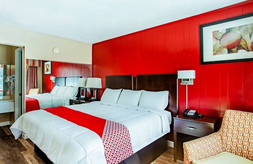Ridgeland Hotel | Experience Small Town America! Budget-Friendly Accommodation! Free Parking!