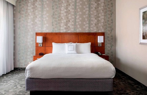 Middletown Hotel | Experience Soothing Moments & Luxury, Stress-Free Vacation!