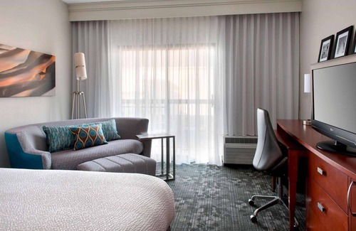 Middletown Hotel | Experience Soothing Moments & Luxury, Stress-Free Vacation!