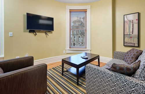 St. Clairsville House | Experience the ease of Condo Living situated in close proximity to Wheeling 304