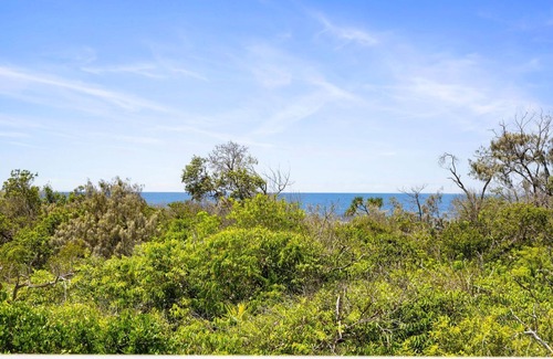 Castaways Beach House | Experience the epitome of coastal luxury at 32-512 David Low Way