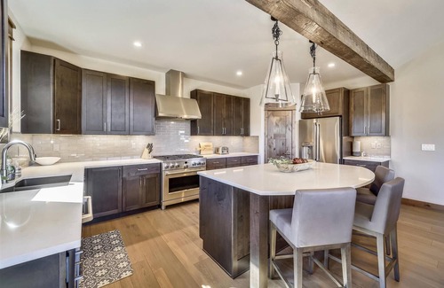 Baldy Mountain House | Experience the charm of Cocoa Cabin, a spacious retreat with stunning views & luxurious amenities!