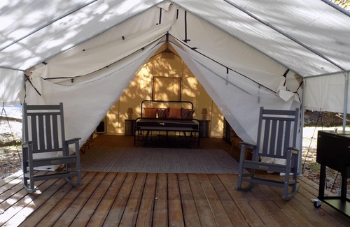 Heiskell RV Rental | Experience the perfect blend of camping at the Rocky Top Retreat Glamping Tent.