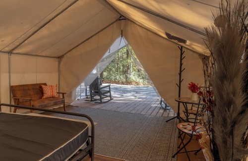 Heiskell RV Rental | Experience the perfect blend of camping at the Rocky Top Retreat Glamping Tent.