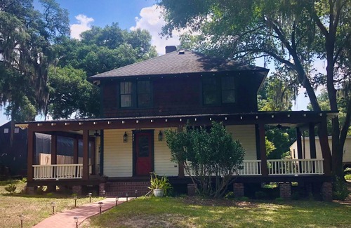 Putnam Hall House | Experience the charm of small town living and Old Florida at its finest.