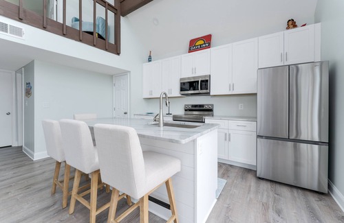 Colington Harbour House | Experience the serene beauty of the Soundfront at Shenanigan's, a charming home in Kill Devil Hills