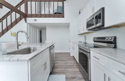 Colington Harbour House | Experience the serene beauty of the Soundfront at Shenanigan's, a charming home in Kill Devil Hills