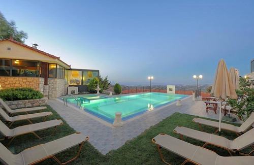 Agios Myronas Apartment | EXPLOR Mansion - Inclusive Experience