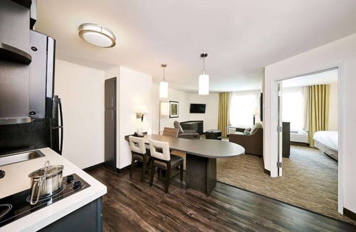 Braintree Hotel | Explore Boston’s Best in Urban Haven | Near Museums & Top Attractions