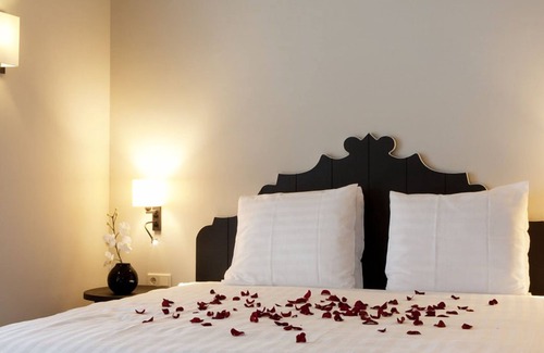 Municipality of Huizen Hotel | Explore Huizen in Perfect Suite w/Onsite Dining Near Breathtaking Reserves