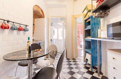 Se Apartment | Explore Lisbon from an Artistic Alfama Home