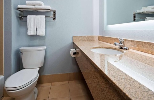 Blaine Hotel | Explore Ohio Valley | Visit Wheeling Island Casino | Close to Shops