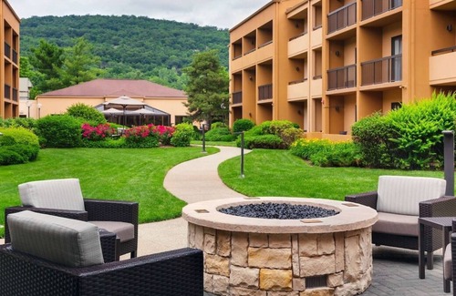 Mahwah House | Explore Ramapo Mountain State Forest! Pets Allowed! FREE Parking, Seasonal Pool!