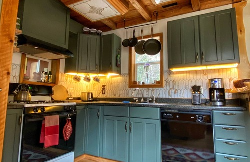 Moose Pass House | Explore Seward, Cooper Landing and Kenai Peninsula from one central location.