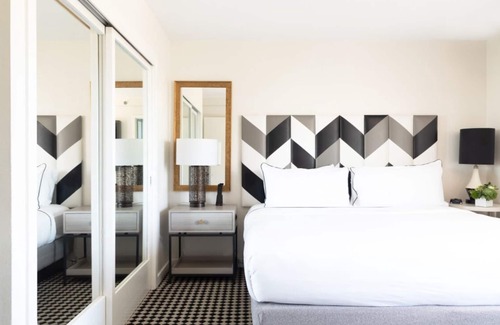 Norma Triangle Hotel | Explore Stunning Views of Los Angeles in Style! Valet Parking, Rooftop Pool!