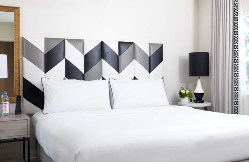 Norma Triangle Hotel | Explore Stunning Views of Los Angeles in Style! Valet Parking, Rooftop Pool!